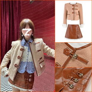 轻奢复古小香圆领，杏色呢子外套棕色皮裙裤，秋季时尚套装