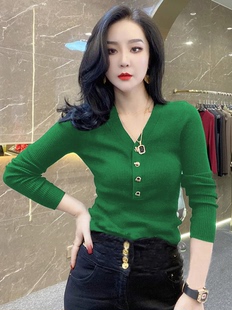 秋冬欧货设计感V领打底衫女内搭修身绿色上衣洋气性感针织衫毛衣
