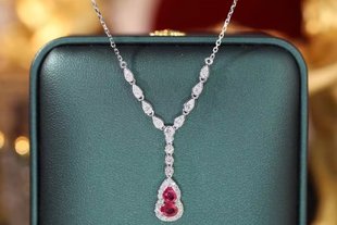 18K金女镶嵌南非高品质钻石0.6克拉天然红宝石项链真金真钻送证书