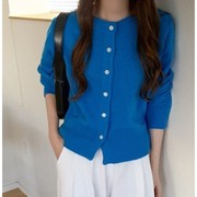 首尔印象韩代东大门ins风宝蓝色简洁单排扣针织，开襟衫24春新女
