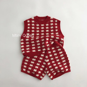 新年套装男童女童春秋，毛衣婴儿宝宝红色针织，印花格背心短裤两件套