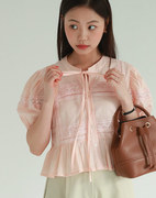 日本DHOLIC3月蝴蝶结丝带圆领泡泡短袖蕾丝衬衫1788023