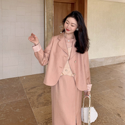 王寒嫣粉色西装套装女秋季高级感时尚气质小香风外套裙子两件套