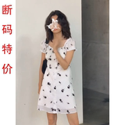 ba八月yue白色连衣裙设计感小众，法式方领褶皱，肌理气质收腰a字中裙