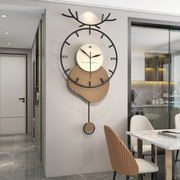 奶油风鹿角创意挂钟高级感餐厅玄关背景，装饰钟表客厅简约时钟挂墙