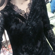 欧美风长袖黑色蕾丝小衫t恤2023秋季性感网纱打底衫，v领上衣潮