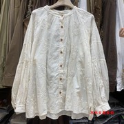 森系复古重工刺绣衬衫，女2023秋季中长款大版米白色娃娃衫法式上衣