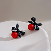 黑色蝴蝶结耳钉特别设计感高级磨砂红珠耳环冬季法式赫本风耳饰女