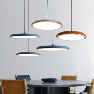 丹麦北欧极简餐厅灯主照明灯具，现代创意吧台，三头飞碟led吊灯