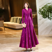 紫色长袖连衣裙2024秋冬时尚高级感气质V领修身显瘦大摆长裙
