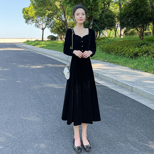 法式赫本风长袖连衣裙，女秋季2023收腰显瘦气质，金丝绒黑色长裙