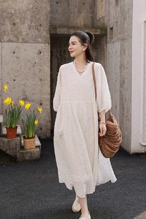 麻霖女装宽松苎麻细皱肌理感高端重工刺绣，法式优雅仙气白色连衣裙
