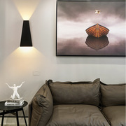 现代简约北欧创意灯具走廊过道卧室床头灯时尚墙灯个性力量壁灯