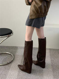 韩版小众烟管靴女靴子，2023年秋冬复古棕色尖头，坡跟高筒长靴女