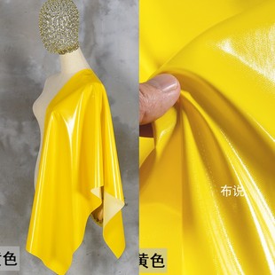 浅黄色薄漆皮料镜面，革防水亮光面料设计演出服装爵士舞diy布料