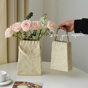简约现代创意手提花瓶陶瓷插花花器高级感ins风客厅餐桌装饰摆件