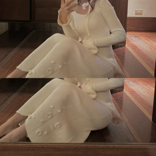 ChieFever 手工花朵高级感氛围弹力米白色长款针织连衣裙女秋冬季