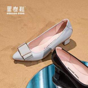 quicheshoes蛋卷鞋2023春尖头蝴蝶结，金属扣粗跟单鞋eqs-2098