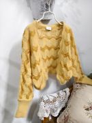 黄色甜美清新淡雅波纹软糯气质，兔羊毛开衫，毛衣小坎肩