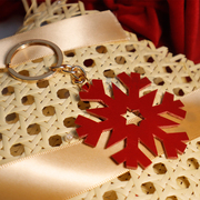 手工手拿镂空纯色冬天 圣诞雪花图案包包钥匙挂饰挂件 恒典藤编