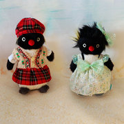 英国罗尼跳岩企鹅衣服毛绒玩偶，毛衣裙子围巾帽子服装爆炸企鹅套装