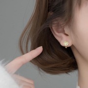 s925银镂空山茶花耳环，光面气质甜美小清新耳扣简约时尚高级感耳圈