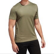 阿迪达斯男子涤纶梭织透气速干军，绿色圆领短袖，t恤fm2101