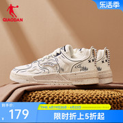 中国乔丹板鞋男2024厚底，潮流涂鸦描边鞋子休闲运动情侣小白鞋