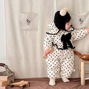 冬季婴儿连体衣洋气，波点保暖棉衣女宝宝加绒夹棉加厚棉服外出服