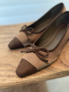 法式气质蝴蝶结设计感小香风通勤绒面咖啡色棕色拼色平底浅口单鞋