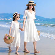 高端亲子装沙滩裙夏季2023洋气母女装，蕾丝连衣裙海边旅行度假