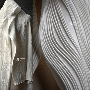 川屿米白色弹力，立体肌理线性条纹布料垂感针织，棉裙子设计师面料