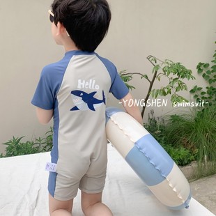 儿童连体短袖泳衣男童，夏季可爱鲨鱼防晒速干中小童，海边度假套装