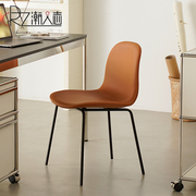 北欧设计师餐椅家用小户型靠背休闲皮椅现代简约舒适久坐书桌椅子