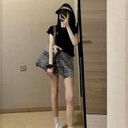 韩系夏装搭配辣妹套装，女纯欲风气质黑色短袖，上衣亮闪闪短裙两件套