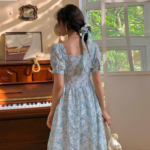 奶油蓝连衣裙夏季少女2021方领长裙法式薄款高腰小清新碎花裙