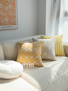 黄色花朵抱枕方形靠枕北欧抱枕套，客厅沙发靠垫床上睡觉可爱含枕芯