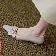 配旗袍鞋子春季方头浅口伴娘婚鞋中跟花朵小众仙女风优雅单鞋