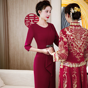 红色晚礼服女2024高级感婚礼妈妈婚宴装喜婆婆，简约优雅连衣裙