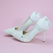 婚鞋白色尖头公主蕾丝白色，蝴蝶结水钻珍珠，婚纱拍照细跟高跟鞋