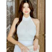 韩国女装气质名媛镂空女人味，性感挂脖半高领紧身显瘦针织背心