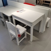 IKEA宜家桑维儿童书桌小学生写字作业实木书桌小孩子课桌宜家