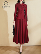 酒红色长袖套装女2023秋季气质高端短外套，时尚半身裙子两件套