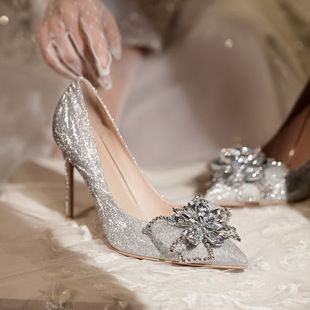 2023香槟色新娘鞋女婚鞋细跟尖头法式灰姑娘水晶伴娘跟鞋