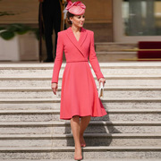 凯特王妃2024春季西装领系带收腰裙摆式风衣西瓜红OL外套裙女