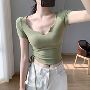 螺纹抹茶绿薄款短袖t恤女夏季性感V领紧身短款绑带显瘦多巴胺上衣