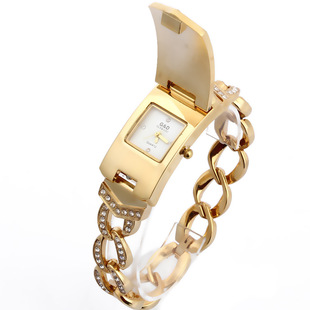 gd时尚复古翻盖手镯，表金色表带，水钻石英表女装手表