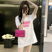 白色撞色字母短袖t恤女纯棉，2024夏季韩版中长款遮屁股体恤潮