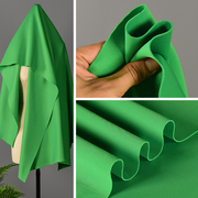 草绿色空气层布料，针织弹力健康布裙子，外套立体廓形服装设计面料