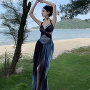 法式高级设计感蓝色系，海洋度假风印花露背挂脖连衣裙波西米亚长裙